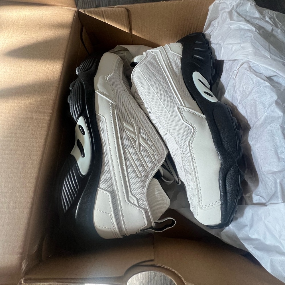 Reebok Gigi Hadid DMX Series 2200 Zip Sneakers Chalk White EF2923